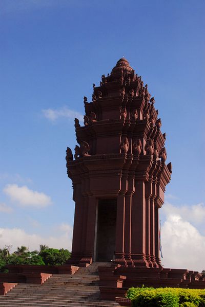 independence monument phnom penh